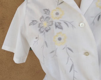 Vintage 1960s White Cotton Blouse Embroidered Floral Sz S