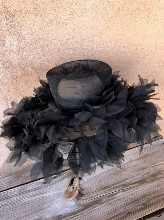 Vintage 1960s Black Saucer Hat w Ruffled Brim OS - image 4