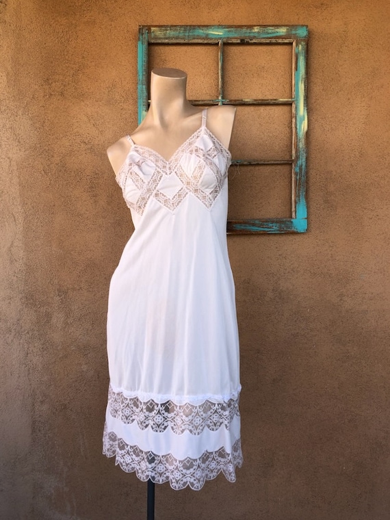 Vintage 1950s 1960s Sexy White Slip Sz M B36