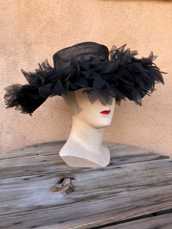 Vintage 1960s Black Saucer Hat w Ruffled Brim OS - image 2