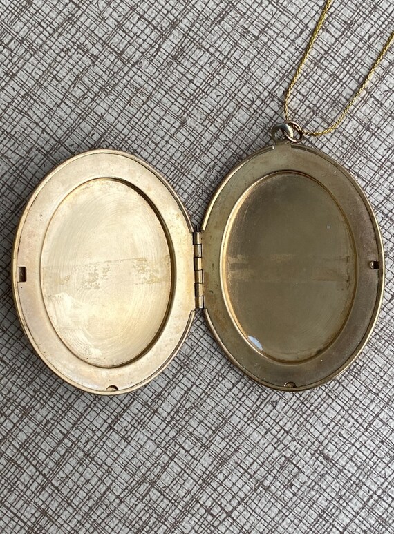 Vintage 1950s Large Brass Locket Necklace 15 Inch… - image 7