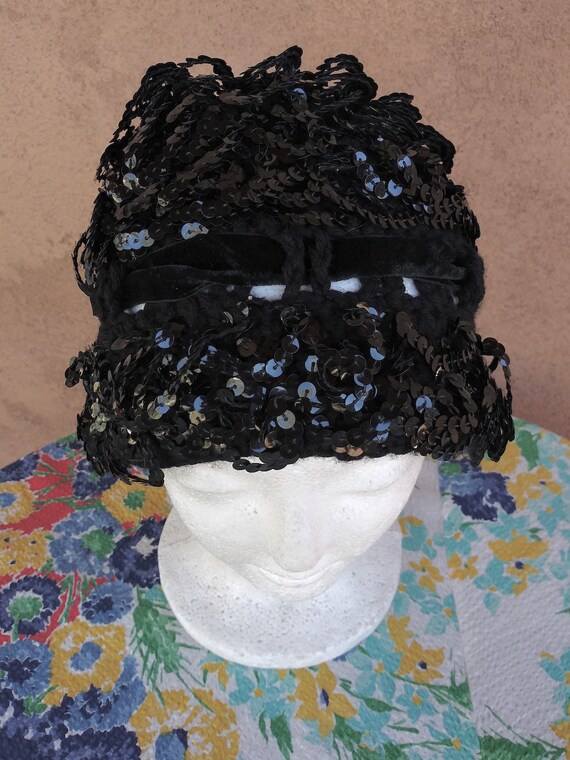 Vintage 1960s Black Sequin Cloche Hat Crochet Cap… - image 5