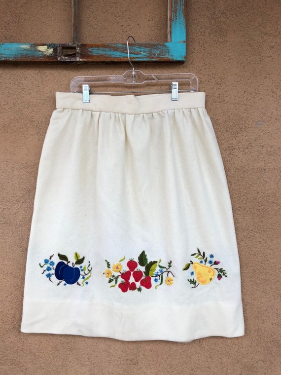 Vintage 1980s White Skirt Embroidered Fruit Sz L W