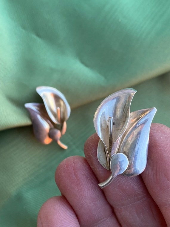 Vintage 1950s Silver Calla Lilly Earrings Screw B… - image 3