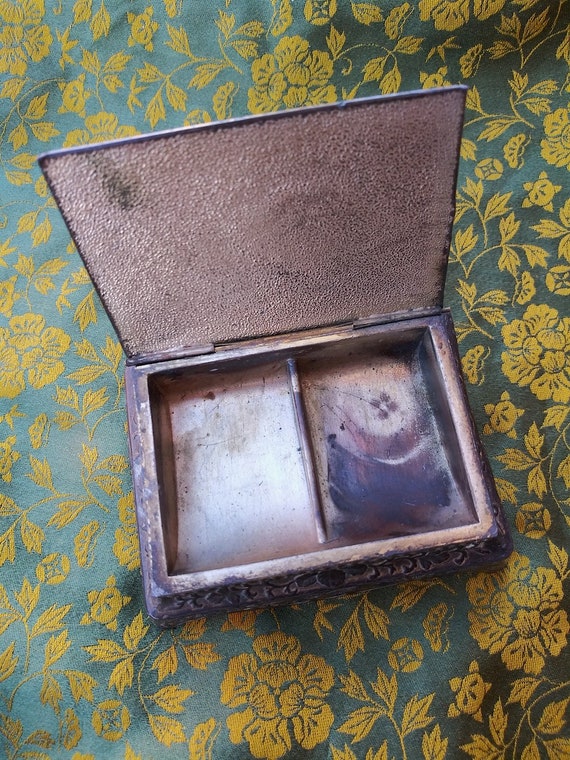 Vintage 1920s Metal Stamp Box Ring Stash Pin Hold… - image 6