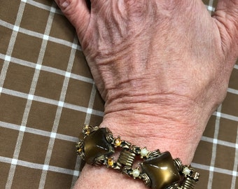 Vintage 1950s Chunky Moonglow Bracelet 7.5 Inches