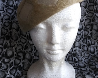 Vintage 1950s Hattie Carnegie Hat Caplet Beret Wool Felt  display picture 1