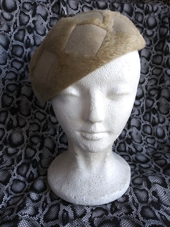 Vintage 1950s Hattie Carnegie Hat Caplet Beret Wo… - image 6