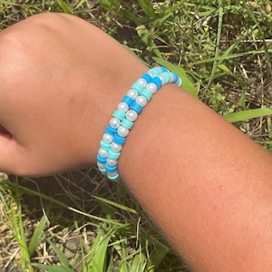 Pulseiras de miçangas! 24 estilos diferentes!! Contas de argila, miçangas, elástico, carinhas sorridentes, conchas de puca, contas com letras, pérolas