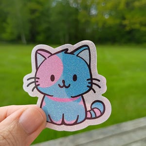 Autocollant Trans Pride Kitty SPARKLY, drapeau subtil transgenre chat LGBTQ+ queer, drapeau adhésif imperméable en vinyle pour ordinateur portable, paillettes brillantes