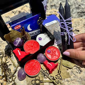 Hecate Altar Box: Witchcraft Offering Kit with Amethyst & Moon Incense