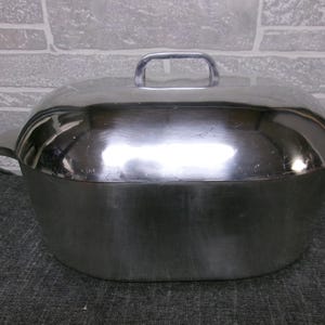 VTG Forever 8 Quart Aluminum Roaster with Lid and Inside Trivet Dutch Oven