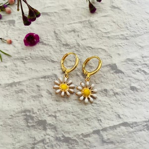 Delicate Gold Daisy Hoop Earrings: Floral Huggie Jewelry for Summer Elegance and Everyday Charm