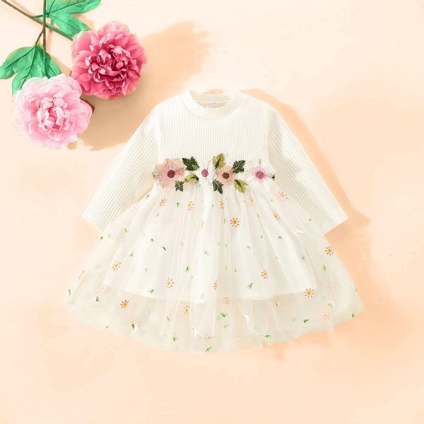 Mit Blumen besticktes Kleid für kleine Mädchen – langärmelige Babykleidung aus Tüll und Baumwolle. Babykleid mit gestickten Blumen – runder Ausschnitt