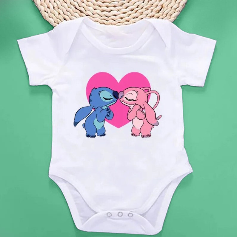 Kinderbodysuit Wit rompertje met patroon Leuk ontwerp voor kinderen Kinderbodysuit Rompertje met hartjes Stay wild Baby Baby Nieuwe baby White 2