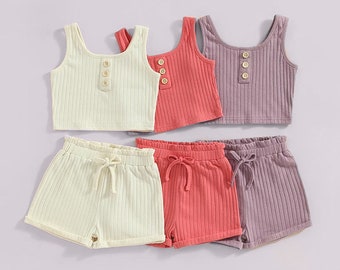 Children's set for warm summer days. Made of soft and breathable material, providing comfort to your baby while playing and relaxing.