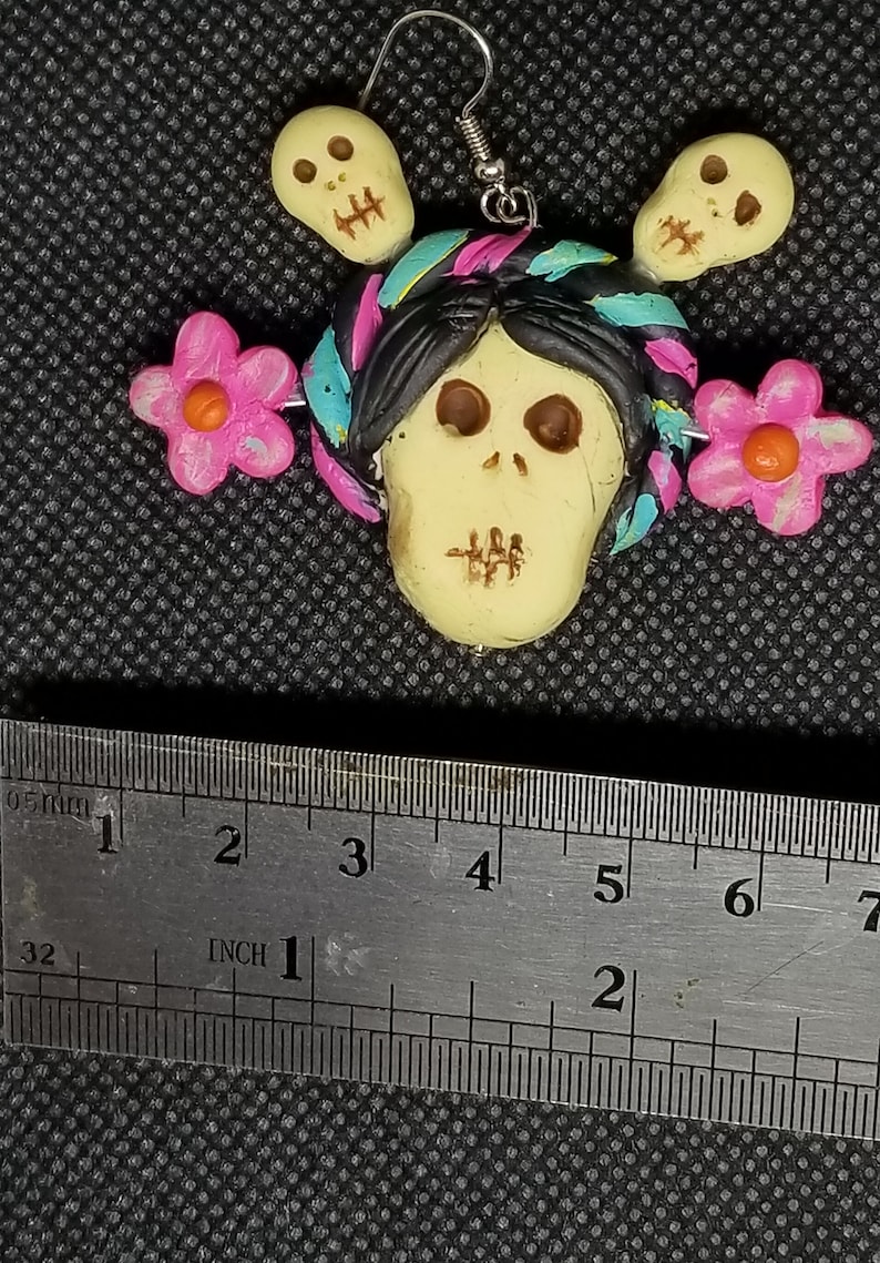 Day of the dead earrings Dia de los muertos aretes hechos en porcelana fria