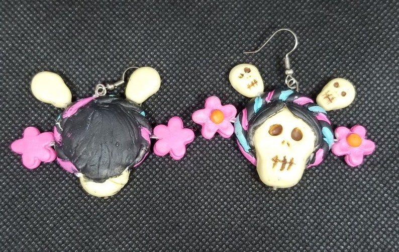 Day of the dead earrings Dia de los muertos aretes hechos en porcelana fria