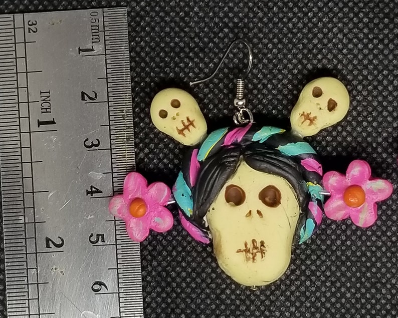Day of the dead earrings Dia de los muertos aretes hechos en porcelana fria