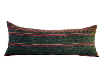 Cuscino lombare ricamato Hmong: lino boho verde oliva (14" x 36")