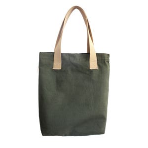 Bolsa de lona verde militar con estampado de agapantos cardenal imagen 3
