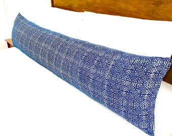Cuscino lombare king size Hmong Indigo Batik: stampa a mano, 14" x 60"