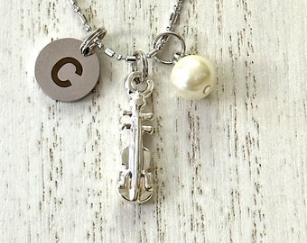 Collar de violonchelo, joyería musical de plata, inicial y perla de piedra natal.