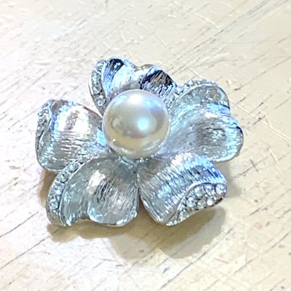 Wedding bouquet brooch Pearl crystal flower brooch in silver plated. Silver flower brooch pin Wedding Cake Brooch, gift for her,gift for mom