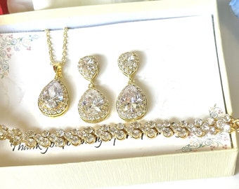 Tear drop Bridesmaid Earrings, Bridal Earrings, CZ Bracelet, Cubic Zirconia Earrings, Wedding Jewelry Set, Gold Set, Custom Wedding Jewelry