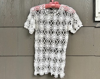 Vintage 60s Mesh Open Weave Crochet Doily Top sz S