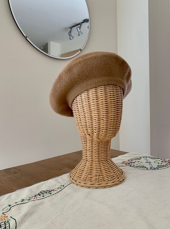 Vintage osfa 80s Camel Classic Wool BERET Hat