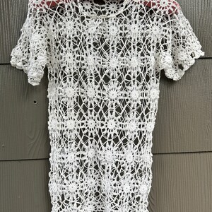 Vintage 60s Mesh Open Weave Crochet Doily Top sz S image 2