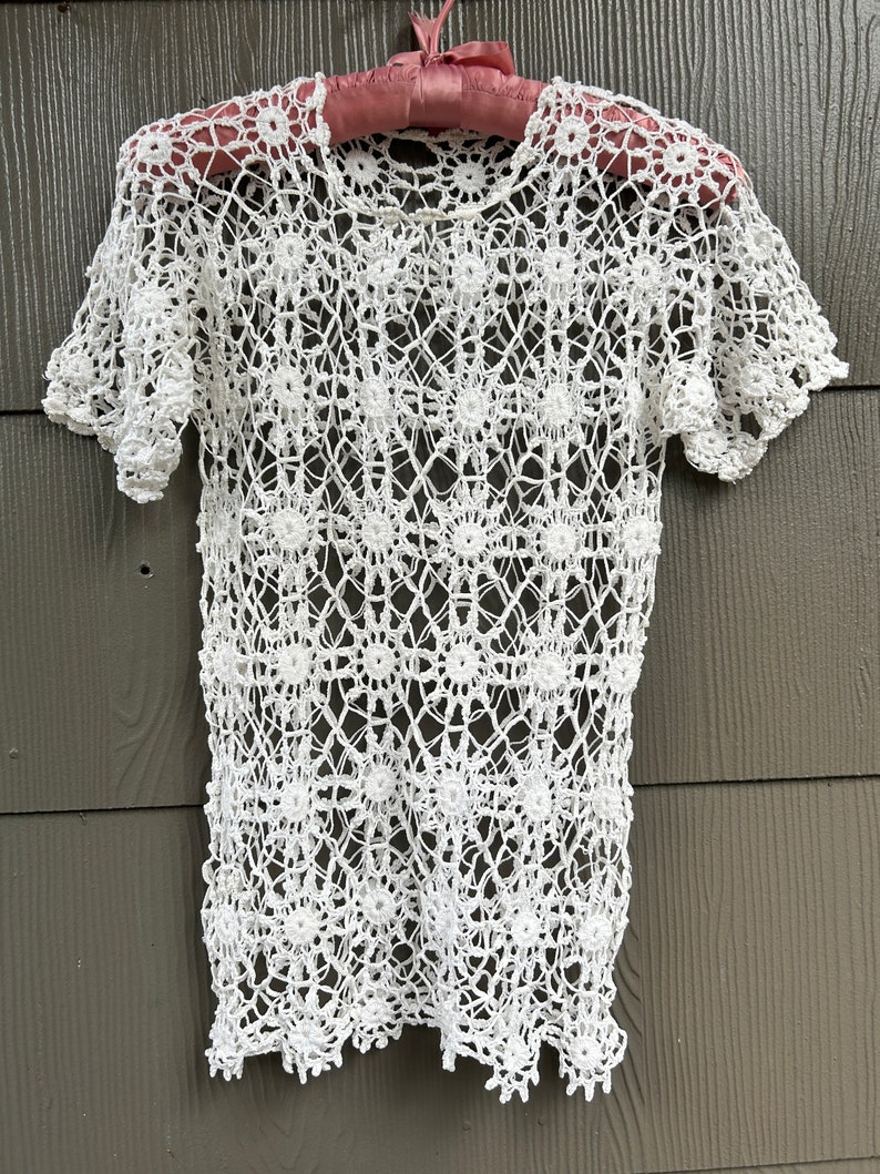 Vintage 60s Mesh Open Weave Crochet Doily Top sz S image 2