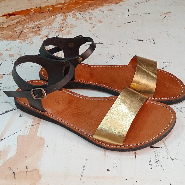 Flat gold leather sandal for women