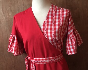 Vintage red apple ruffle sleeve dress size medium/ large gingham picnic checkerboard