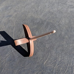 Handmade Mini Black Walnut Turkish Drop Spindle Whorl bild 1