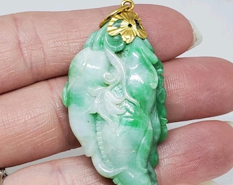 Vintage 22k Gelbgold Hand geschnitzte Apple Green Jade Paprika Anhänger Halskette
