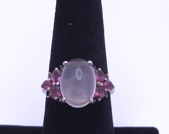 Vintage-Ring aus 925er Sterlingsilber mit Rosenquarz-Cabochon, Größe 8, facettiertem Rhodolith-Granat-Akzentcluster, modernem, edlem Schmuckstück – ein perfektes Geschenk!