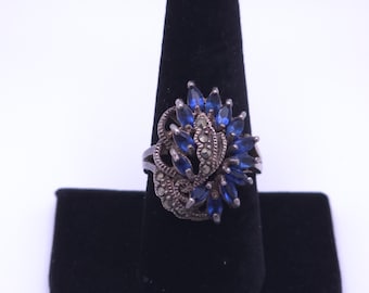 Vintage MT Thailand 925 Sterling Silber Königsblauer Marquise-Ring mit asymmetrischem, kinetischem Fächer- und Cluster-Design aus 925er Sterlingsilber von Art déco, verziert mit Markasit und einem auffälligen Cocktailring.