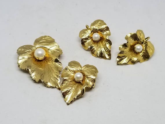 60/'s Sarah Coventry Silver Tone Leaf Earring Brooch Set