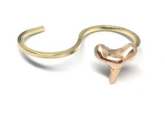 2 Finger Shark tooth ring