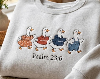 Camiseta cristiana bordada con ganso, camiseta con el Salmo 23:6, "La bondad y la misericordia me siguen", versículo bíblico, regalo para amantes de los gansos.