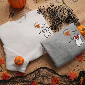 Chemise brodée fantôme de dessin animé de souris, chemise brodée Magic Kingdom, t-shirt vintage pour couple Halloween, chemise effrayante, cadeau d&#39;Halloween