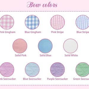K&ouml;nnte beinhalten: Eine Farbkarte mit verschiedenen Schleifenfarben. Die Karte enth&auml;lt rosa Vichy, blaues Vichy, rosa Streifen, blaue Streifen, einfarbiges Rosa, einfarbiges Blau, einfarbiges Wei&szlig;, rosa Seersucker, blauer Seersucker, lila Seersucker und gr&uuml;ner Seersucker.