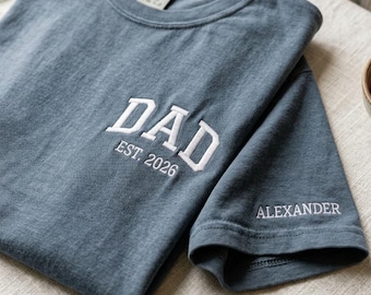 Broderad personlig pappatröja från Varsity, personlig pappatröja med namn på ärmen, personlig pappatröja, present till ny pappa