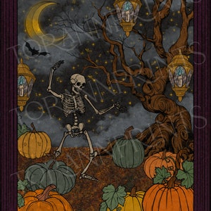 Peut inclure: Une illustration d'Halloween effrayante représentant un squelette dansant dans un champ de citrouilles. La scène se déroule la nuit avec une lune croissante, des étoiles et des lanternes accrochées à un arbre. Des citrouilles de différentes tailles et couleurs sont éparpillées dans le champ.