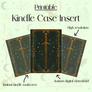 Könnte beinhalten: Druckbarer Kindle-Etui-Einsatz mit einem Schwert- und Blumendesign. Das Design ist in Grün-, Orange- und Schwarztönen gehalten. Der Text "Druckbarer Kindle-Etui-Einsatz" befindet sich oben im Bild. Der Text "Sofortiges Kindle-Makeover" befindet sich unten links im Bild. Der Text "Sofortiger digitaler Download" befindet sich unten rechts im Bild. Der Text "Hohe Auflösung" befindet sich oben rechts im Bild.