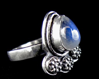 Rainbow Moonstone RIng, sterling silver, gemstone ring, pear stone ring, flower ring, rainbow moonstone jewelry , blue flash flower ring