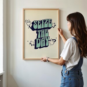 Sztuka ścienna retro, estetyka Y2K, motywacyjny, inspirujący wystrój domu, plakat z typografią vintage, sztuka wózka barowego, prezent na parapetówkę, sztuka cyfrowa