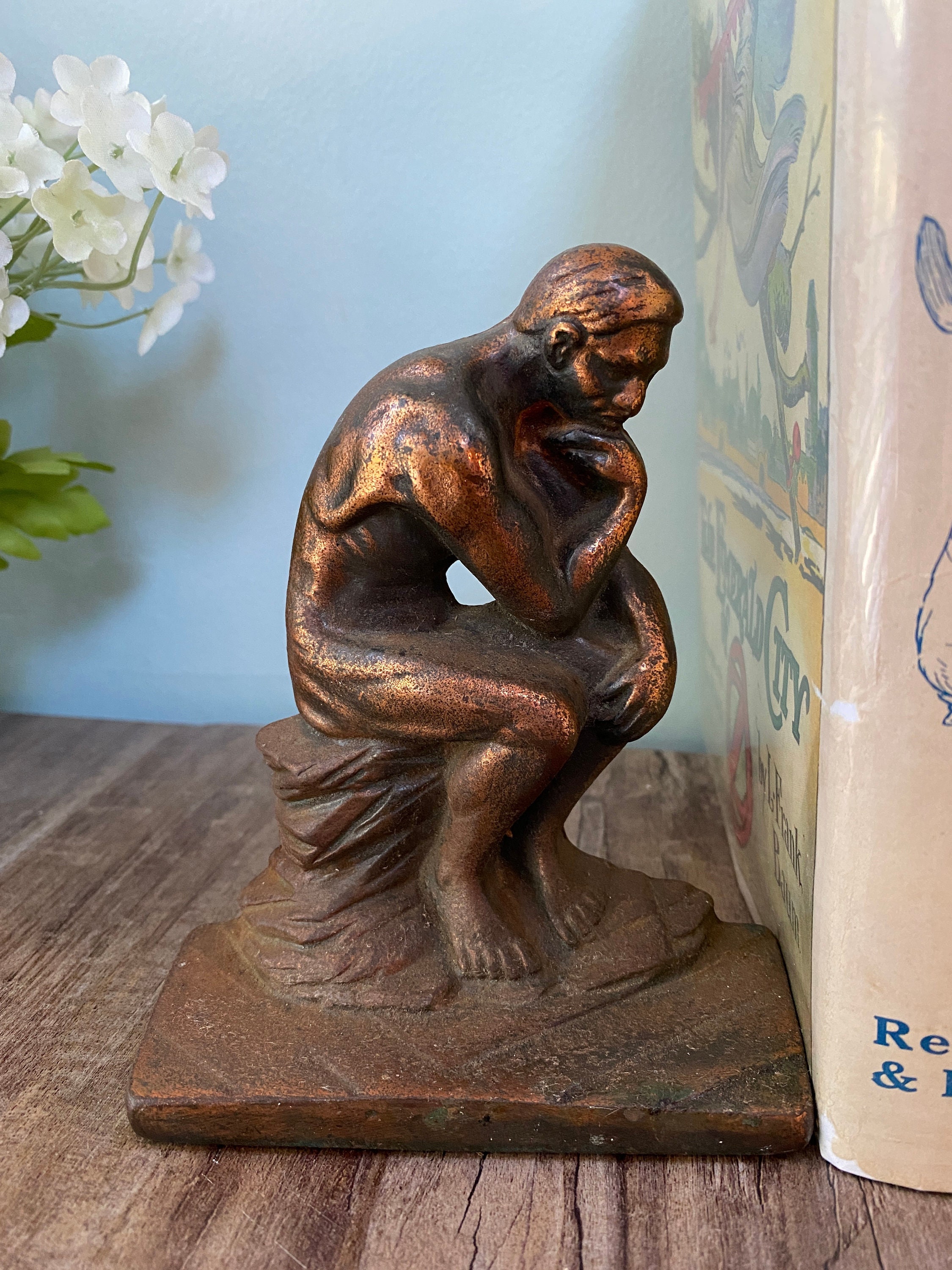 Serre-livres Le Penseur De Rodin En Métal Patiné, Lesté – Déco Vintage Occasion